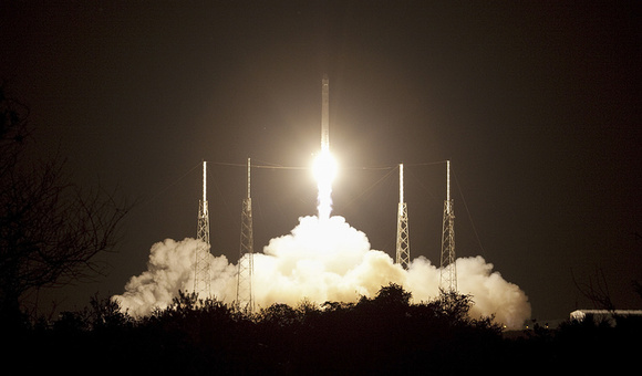 SpaceX запустила ракету Falcon 9 со спутником связи EchoStar 23