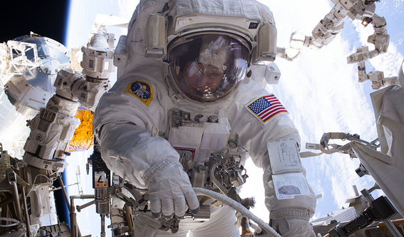 Пегги Уитсон установила рекорд продолжительности пребывания астронавтов на орбите  