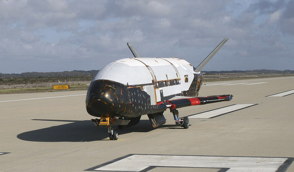 Секретный орбитальный самолет ВВС США X-37B вернулся на Землю после двух лет в космосе 