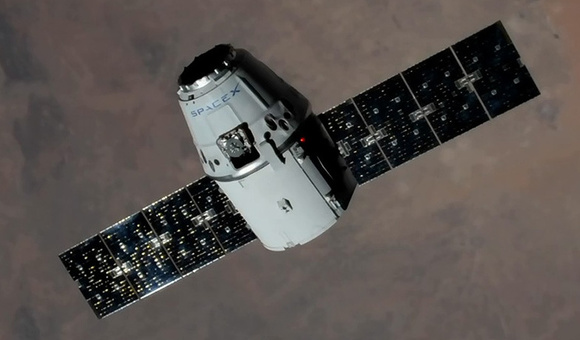 NASA: астронавты на МКС «поймали» корабль Dragon