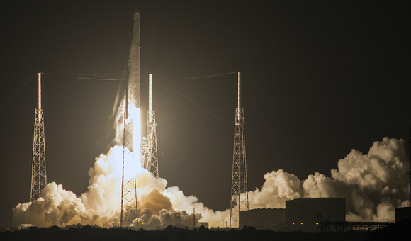 Ракета Falcon 9 с десятью спутниками связи стартовала с базы в Калифорнии