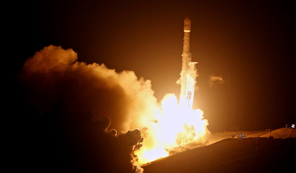 SpaceX вывела на орбиту телекоммуникационный спутник с помощью ракеты Falcon 9