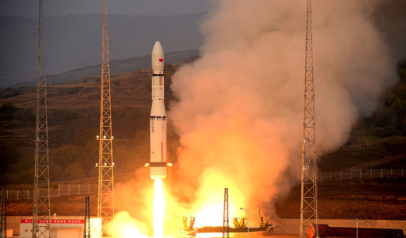 Китай успешно вывел на орбиту три спутника