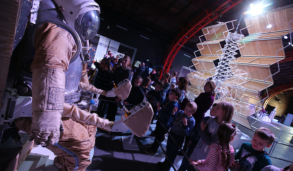 На выставке «ProКосмос» в Петербурге показали оборудование для исследования Венеры