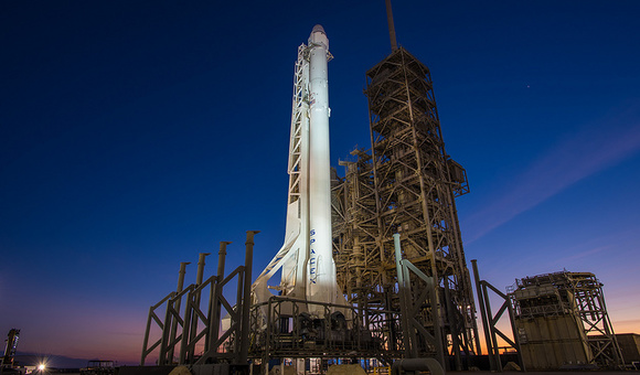 SpaceX запустила ракету Falcon 9 с секретным правительственным спутником