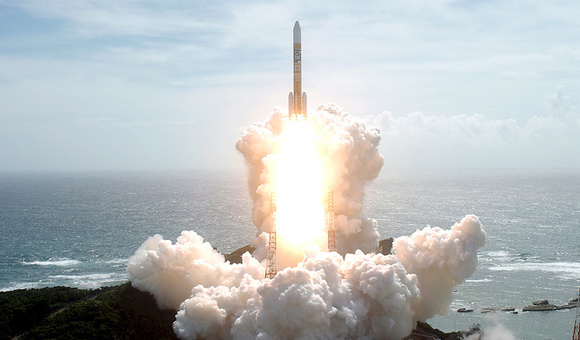 Япония успешно запустила ракету с новейшим разведывательным спутником