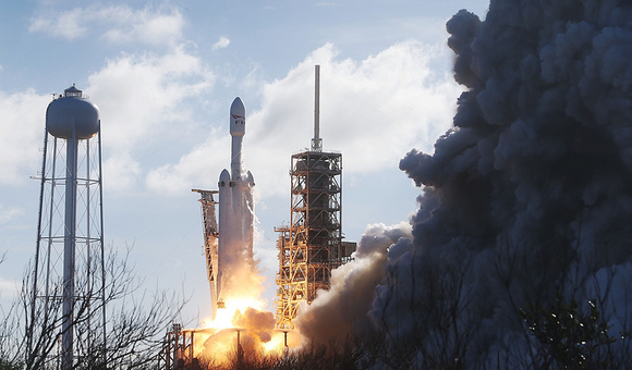 Falcon Heavy успешно стартовала с мыса Канаверал