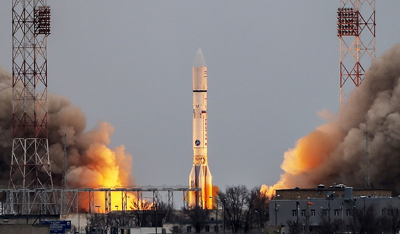 Ракета «Протон-М» с российским военным спутником стартовала с Байконура