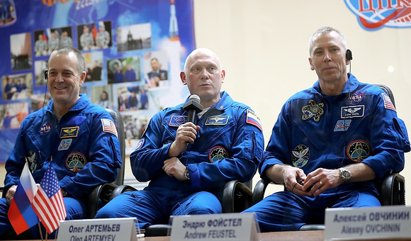 Экипаж новой экспедиции МКС перешел с корабля «Союз» на борт станции
