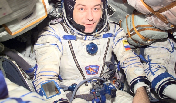 Сегодня день рождения отмечает 81-й космонавт нашей страны и Герой России Владимир Николаевич Дежуров!  