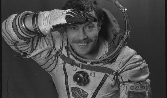 Сегодня день рождения отмечает лётчик-космонавт, Герой России Александр Николаевич Баландин!