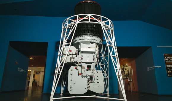 Эксклюзивный фоторепортаж об установке космического фотоаппарата «Агат-1»
