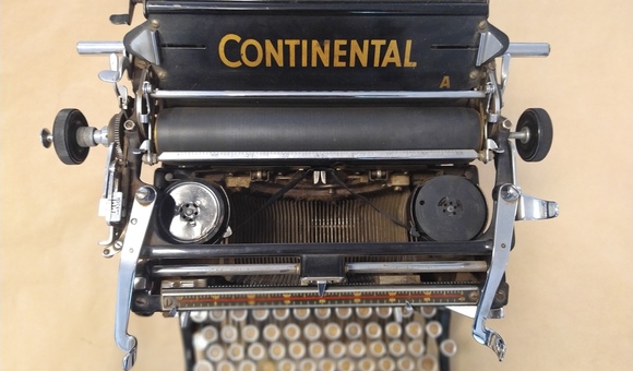  Новый экспонат — печатная машинка «Continental»