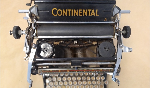 Новый экспонат — печатная машинка «Continental»